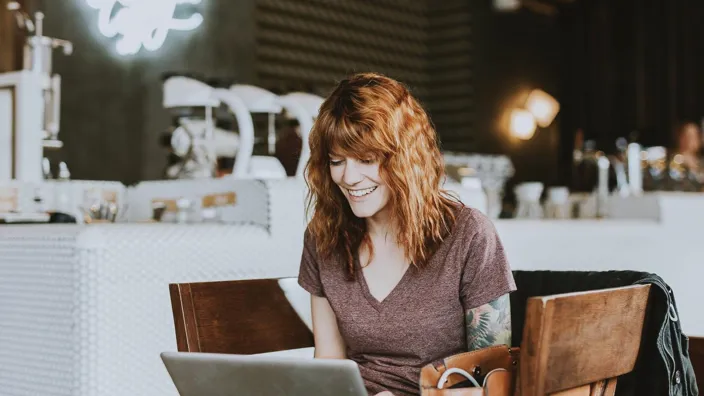 Woman working with a laptop at the coffee shop