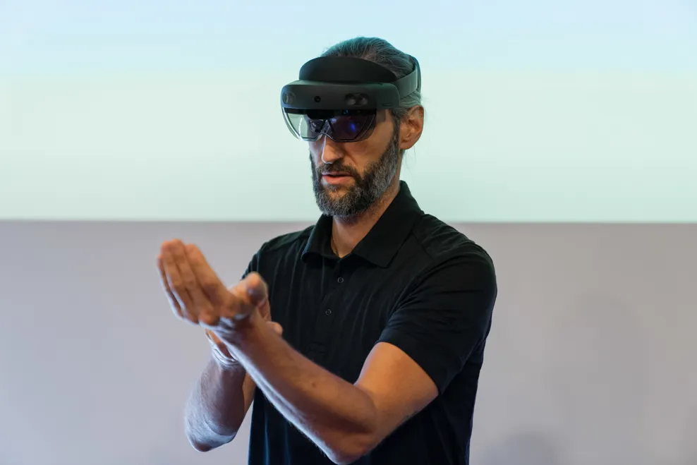 Mixed Reality für Wienerberger: wie eine innovative Anwendung das Arbeiten an Maschinen effizienter macht​