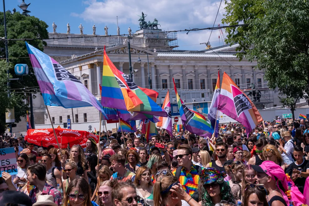 Homosexuelle Initiative (HOSI): Revolution in Mitgliedsverwaltung und Flaggenmanagement durch Salesforce